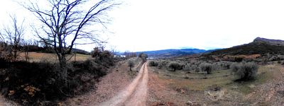 Enrere Per La Dreta Surt El Cami Cap El Pont Penjat de L Aigua de La Figuera Enrere Per La Dreta Surt El Cami Cap El Pont Penjat de L Aigua de La Figuera